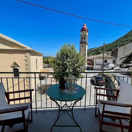 Ilianas Place Agios Matthaios  Exterior photo