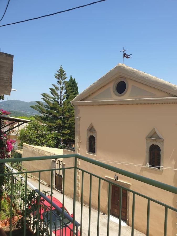 Ilianas Place Agios Matthaios  Exterior photo