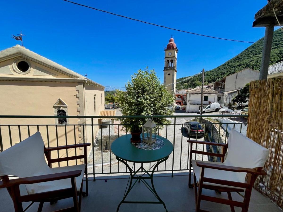 Ilianas Place Agios Matthaios  Exterior photo